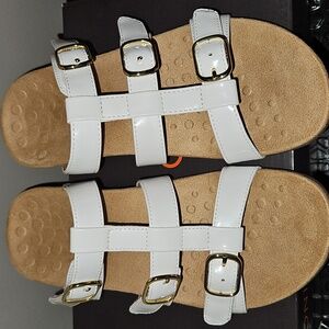 Vionic Misa Slide Sandal In White Patent Leather Size 6 Like New